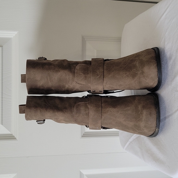 Brown harness boots from Justfab. Size 8 - Picture 2 of 3